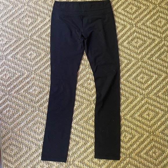 Lululemon leggings, like new, black size 8 (never hemmed) - Picture 3 of 4